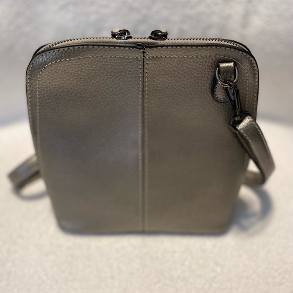 Treska Stylish Silver Metallic Crossbody Bag - Picture 6 of 7